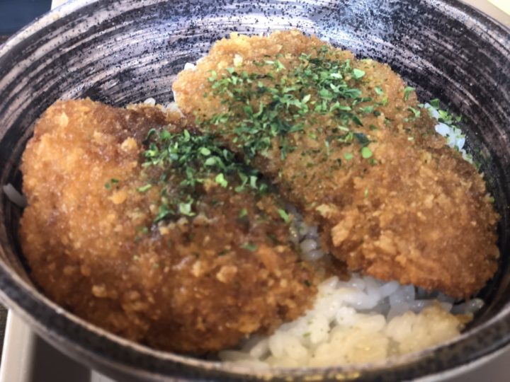 きんしゃい亭県央店のB定食・タレカツ丼のアップ
